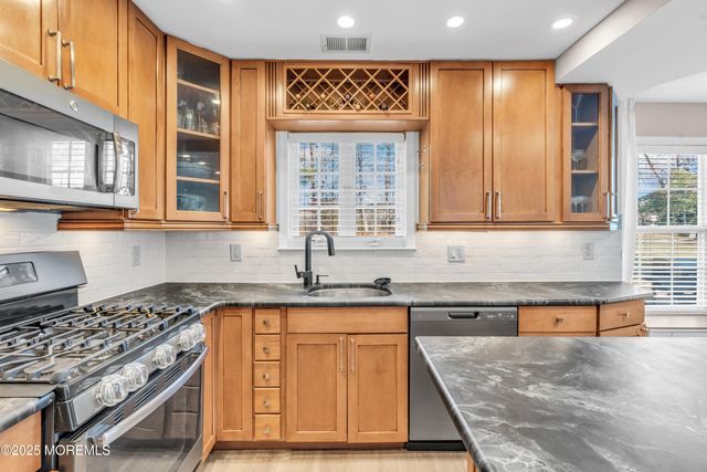 233 Paddington Court 8-3, Manalapan, NJ 07726