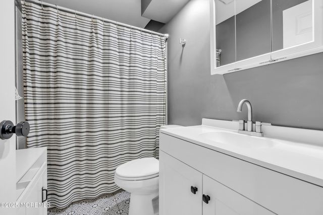 233 Paddington Court 8-3, Manalapan, NJ 07726