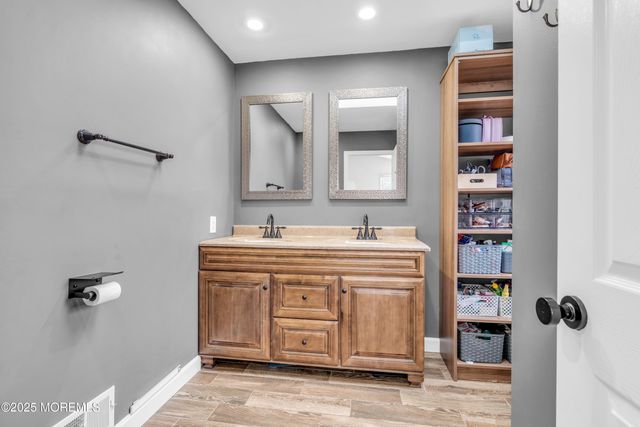 233 Paddington Court 8-3, Manalapan, NJ 07726