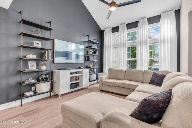 233 Paddington Court 8-3, Manalapan, NJ 07726