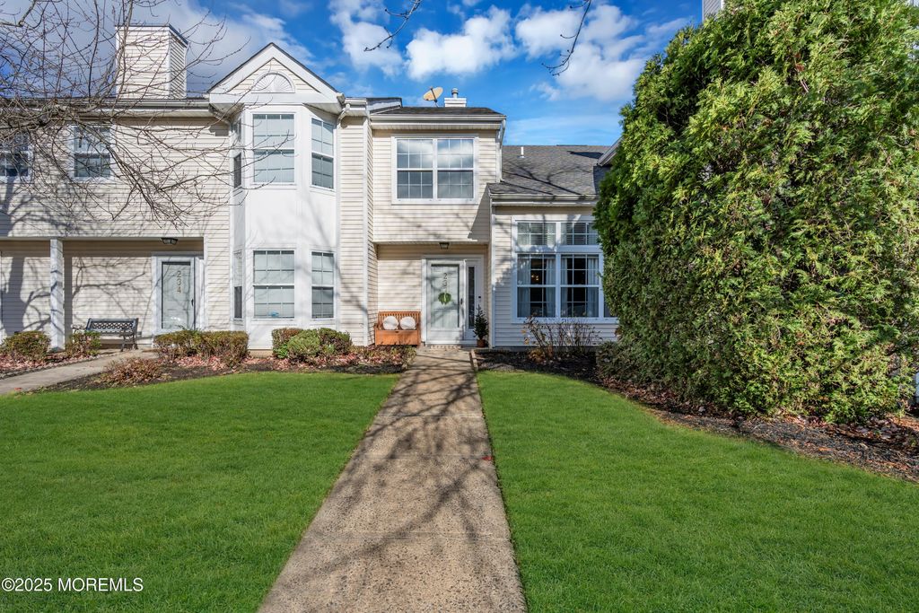 233 Paddington Court 8-3, Manalapan, NJ 07726