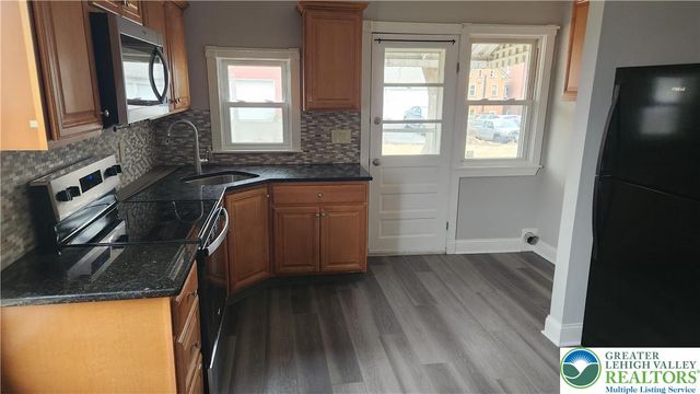 26 East Walnut Street, Nazareth Boro, PA 18064