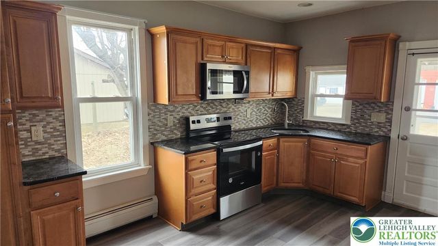 26 East Walnut Street, Nazareth Boro, PA 18064