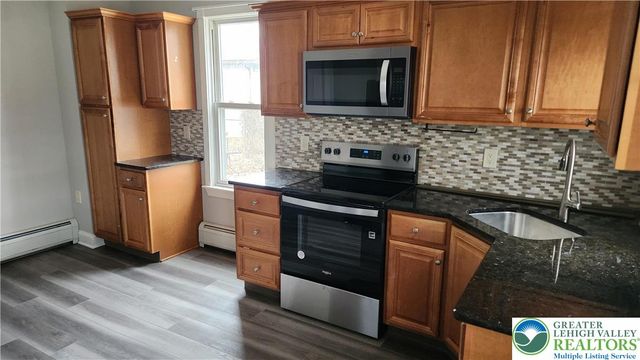 26 East Walnut Street, Nazareth Boro, PA 18064