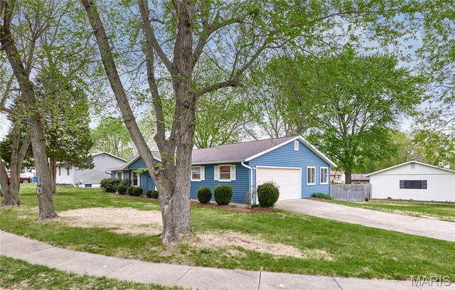 1329 S Wheaton Drive, St Charles, MO 63301