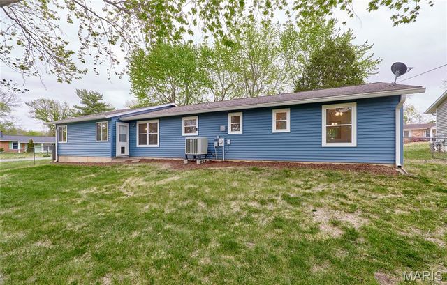 1329 S Wheaton Drive, St Charles, MO 63301