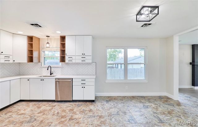 1329 S Wheaton Drive, St Charles, MO 63301