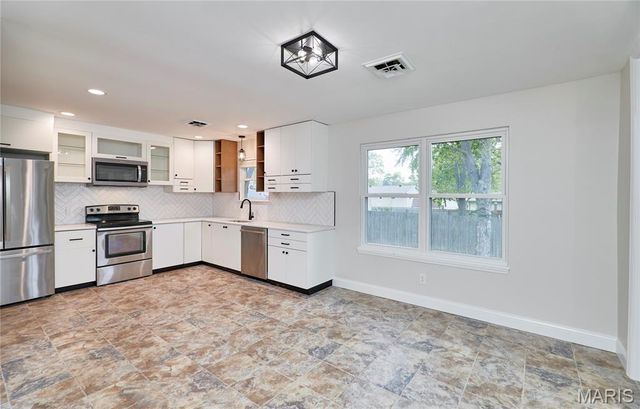 1329 S Wheaton Drive, St Charles, MO 63301