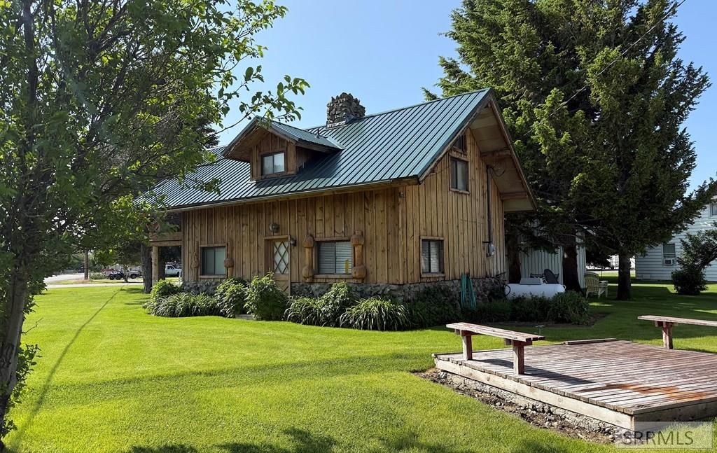 Image 2 of property listing at 501 W Pine Avenue, Mackay, ID 83251