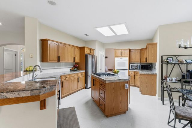 10365 N Pierpont Circle, Fresno, CA 93730