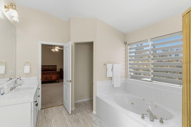 10365 N Pierpont Circle, Fresno, CA 93730