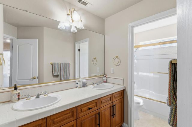 10365 N Pierpont Circle, Fresno, CA 93730