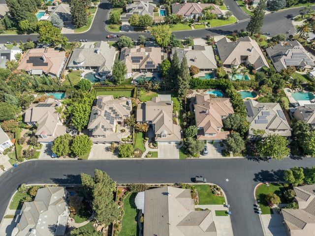 10365 N Pierpont Circle, Fresno, CA 93730