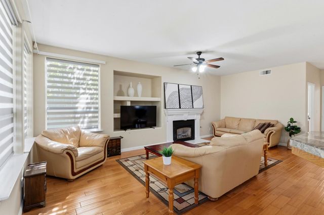10365 N Pierpont Circle, Fresno, CA 93730