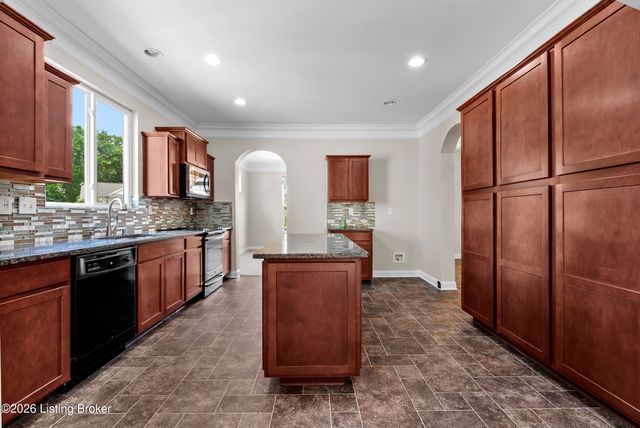 9108 Tamarack Grove Ln, Louisville, KY 40291