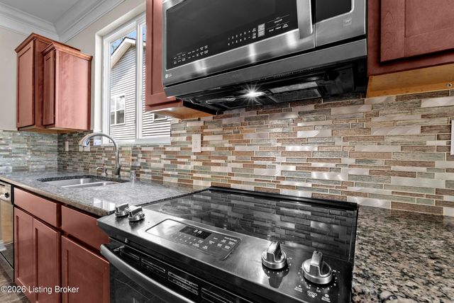 9108 Tamarack Grove Ln, Louisville, KY 40291