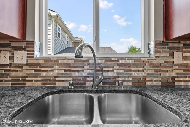 9108 Tamarack Grove Ln, Louisville, KY 40291