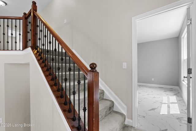 9108 Tamarack Grove Ln, Louisville, KY 40291