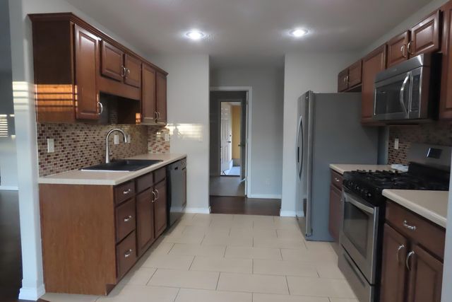 411 N Kyle Avenue, Republic, MO 65738