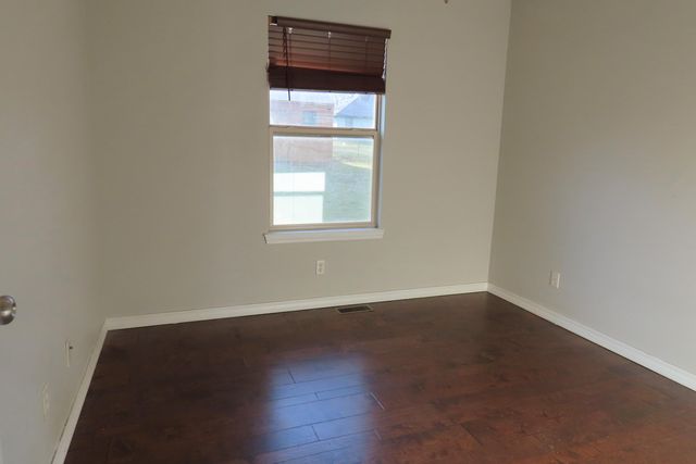 411 N Kyle Avenue, Republic, MO 65738