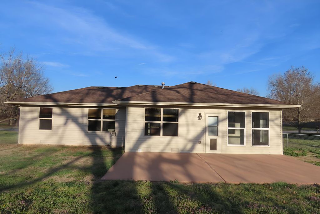 411 N Kyle Avenue, Republic, MO 65738