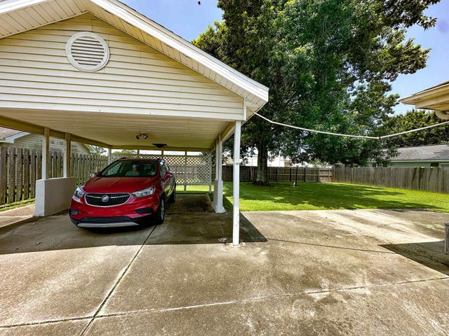 109 Rosedown Dr, Thibodaux, LA 70301