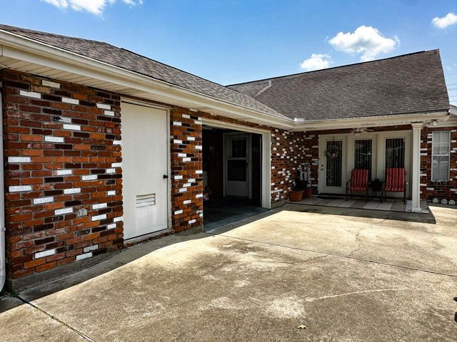109 Rosedown Dr, Thibodaux, LA 70301