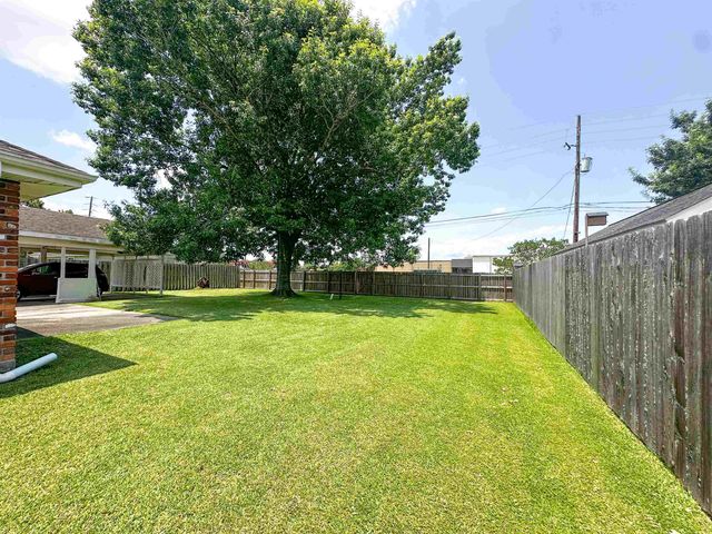 109 Rosedown Dr, Thibodaux, LA 70301