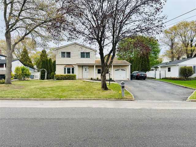 195 Maple Street, Medford, NY 11763