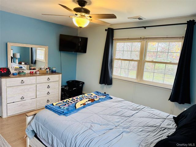 195 Maple Street, Medford, NY 11763