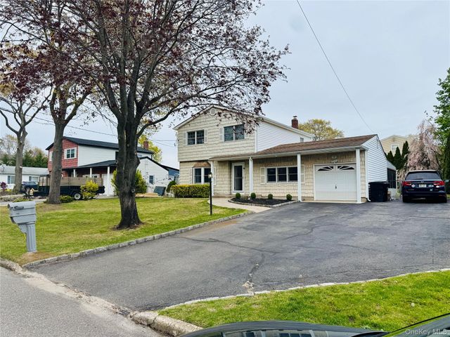 195 Maple Street, Medford, NY 11763