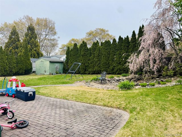 195 Maple Street, Medford, NY 11763