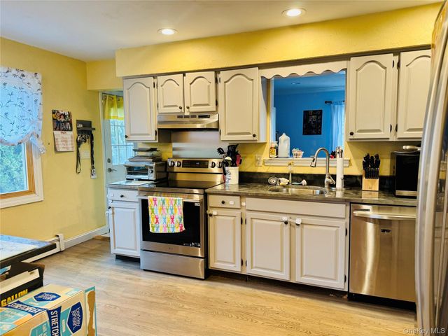 195 Maple Street, Medford, NY 11763
