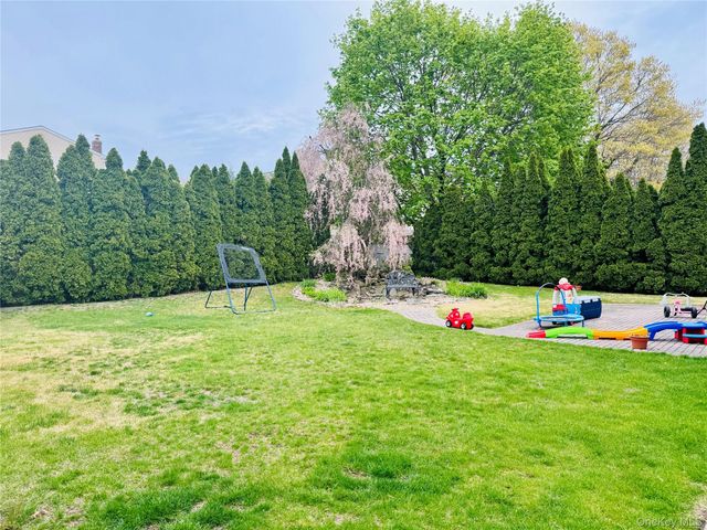 195 Maple Street, Medford, NY 11763