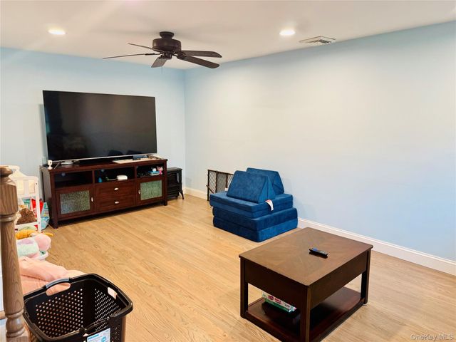 195 Maple Street, Medford, NY 11763