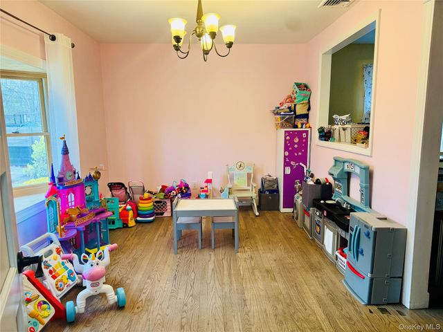 195 Maple Street, Medford, NY 11763