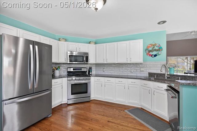 1049 Yale Drive, Oxford, MI 48371