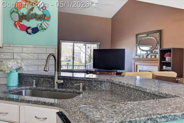 1049 Yale Drive, Oxford, MI 48371