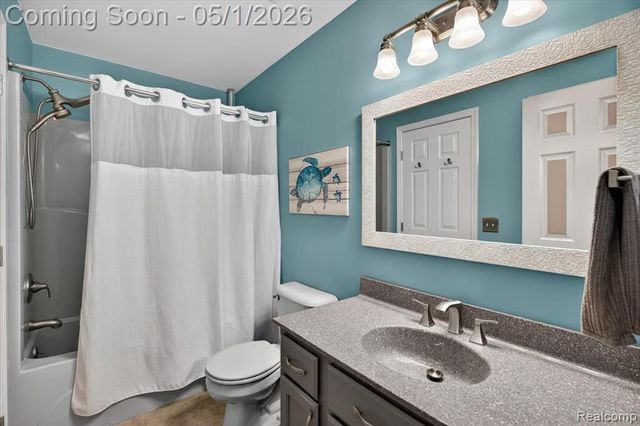 1049 Yale Drive, Oxford, MI 48371