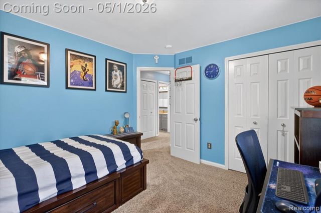 1049 Yale Drive, Oxford, MI 48371