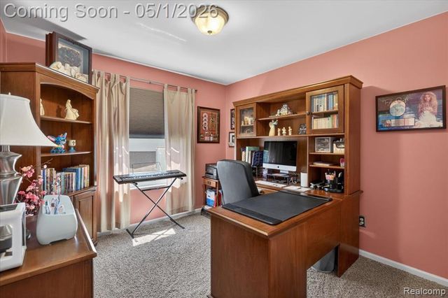 1049 Yale Drive, Oxford, MI 48371