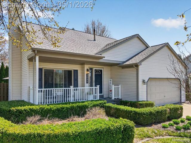 1049 Yale Drive, Oxford, MI 48371