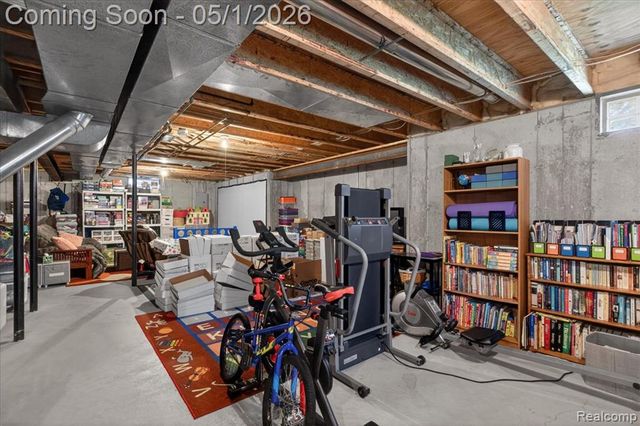 1049 Yale Drive, Oxford, MI 48371
