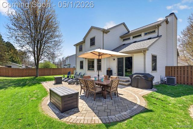 1049 Yale Drive, Oxford, MI 48371