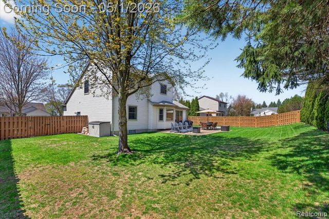 1049 Yale Drive, Oxford, MI 48371