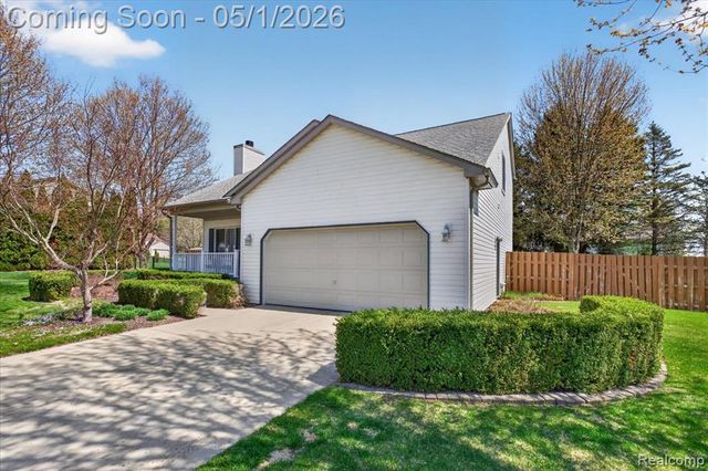 1049 Yale Drive, Oxford, MI 48371