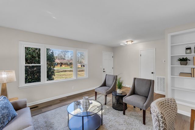 105 Sherry Ln, Dickson, TN 37055