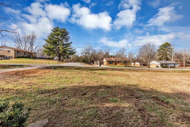 105 Sherry Ln, Dickson, TN 37055