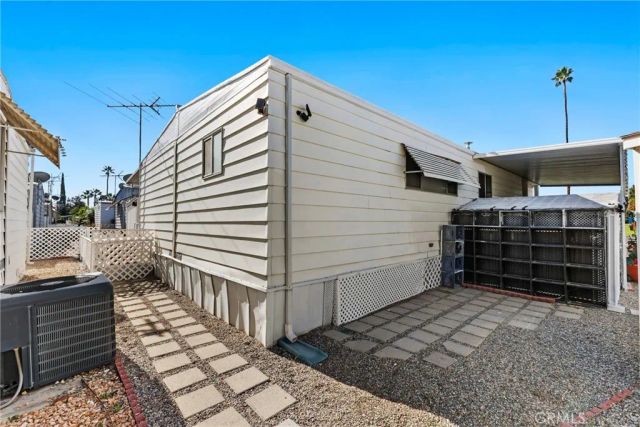 9391 California Ave 32, Riverside, CA 92503