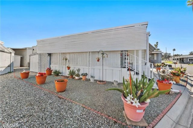 9391 California Ave 32, Riverside, CA 92503